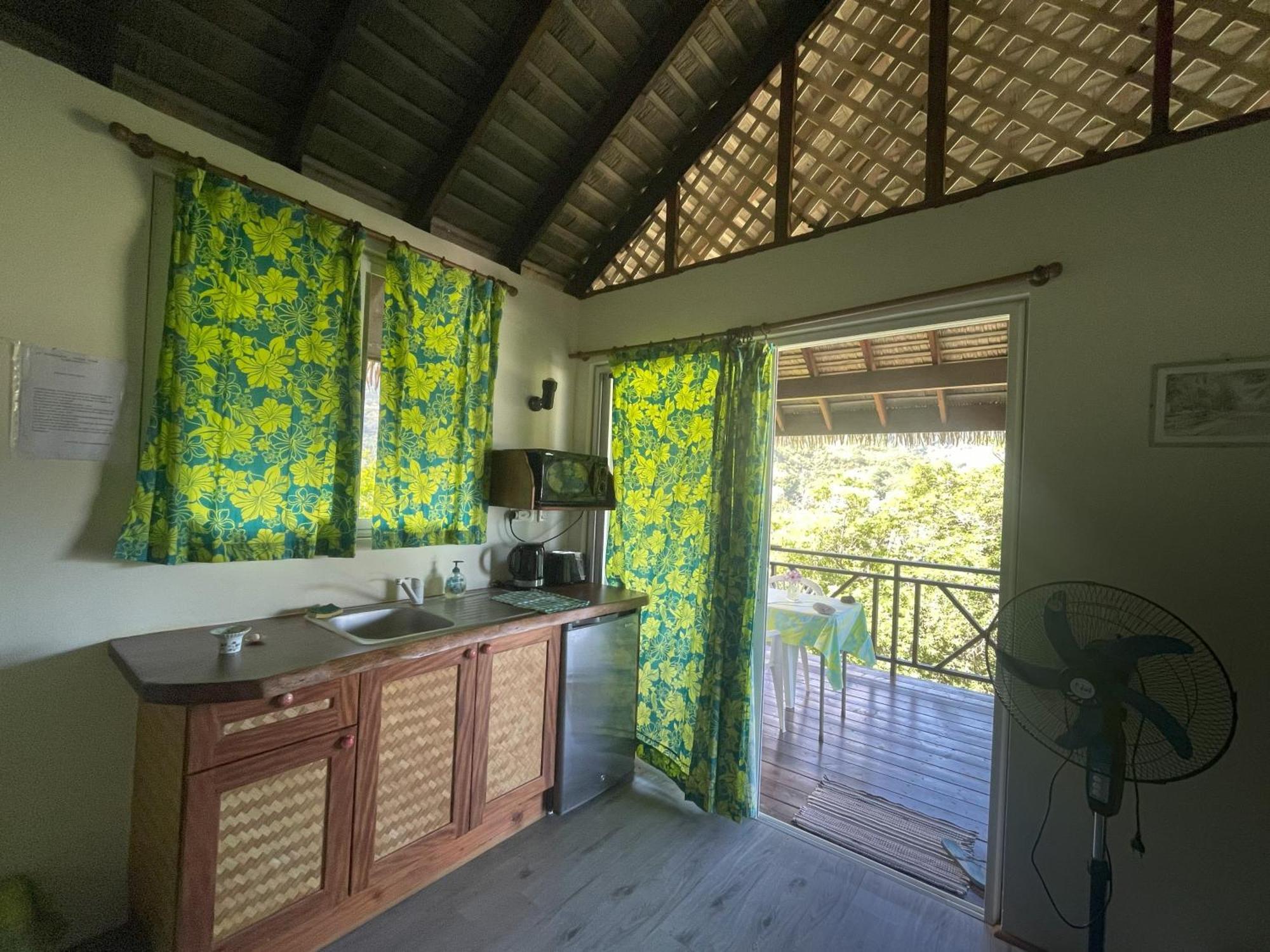 Hotel Fare Manutea Nuku Hiva Exterior foto